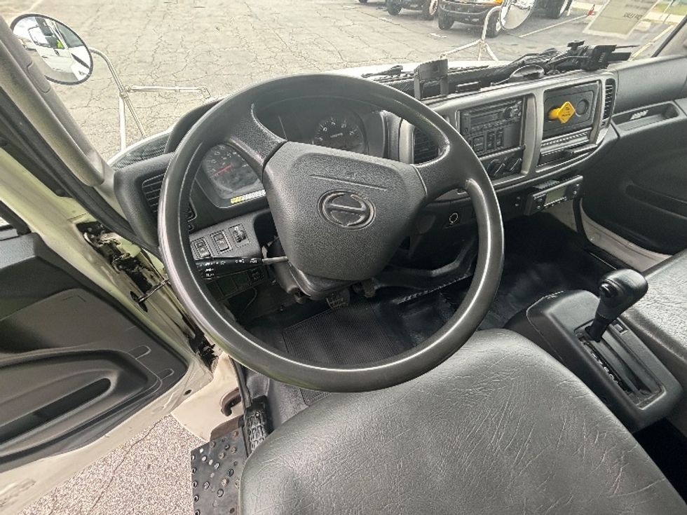 Refrigerated Truck-Light and Medium Duty Trucks-Hino-2019-268-Forest Park-GA-317,696\n\t\tmiles-$ 28,750 - Image 17