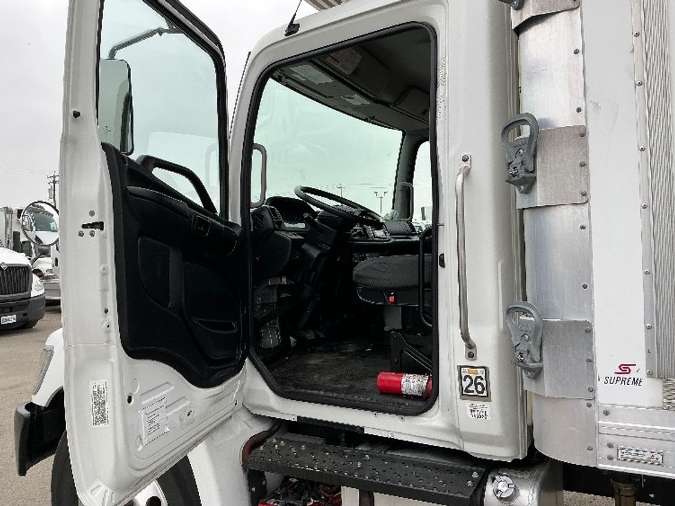 Refrigerated Truck-Light and Medium Duty Trucks-Hino-2019-268-Fresno-CA-65,162\n\t\tmiles-$ 73,000 - Image 16