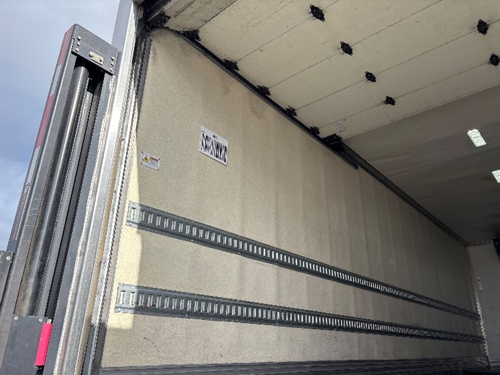 Refrigerated Truck-Light and Medium Duty Trucks-Hino-2019-268-Fresno-CA-66,779\n\t\tmiles-$ 72,750 - Image 10