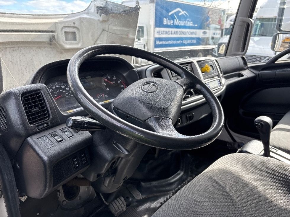Refrigerated Truck-Light and Medium Duty Trucks-Hino-2019-268-Fresno-CA-66,779\n\t\tmiles-$ 72,750 - Image 16