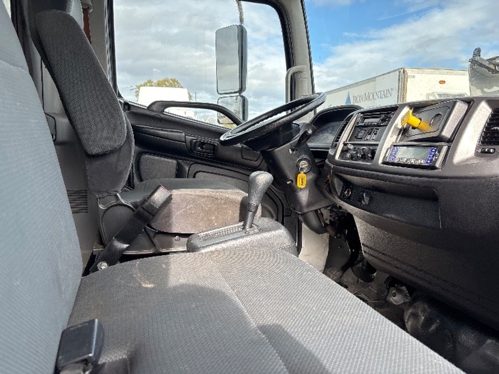 Refrigerated Truck-Light and Medium Duty Trucks-Hino-2019-268-Fresno-CA-66,779\n\t\tmiles-$ 72,750 - Image 21