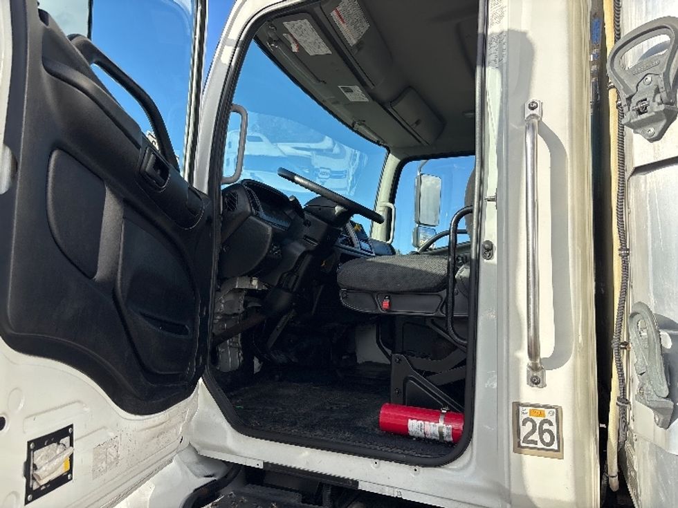 Refrigerated Truck-Light and Medium Duty Trucks-Hino-2019-268-Fresno-CA-72,024\n\t\tmiles-$ 72,500 - Image 15