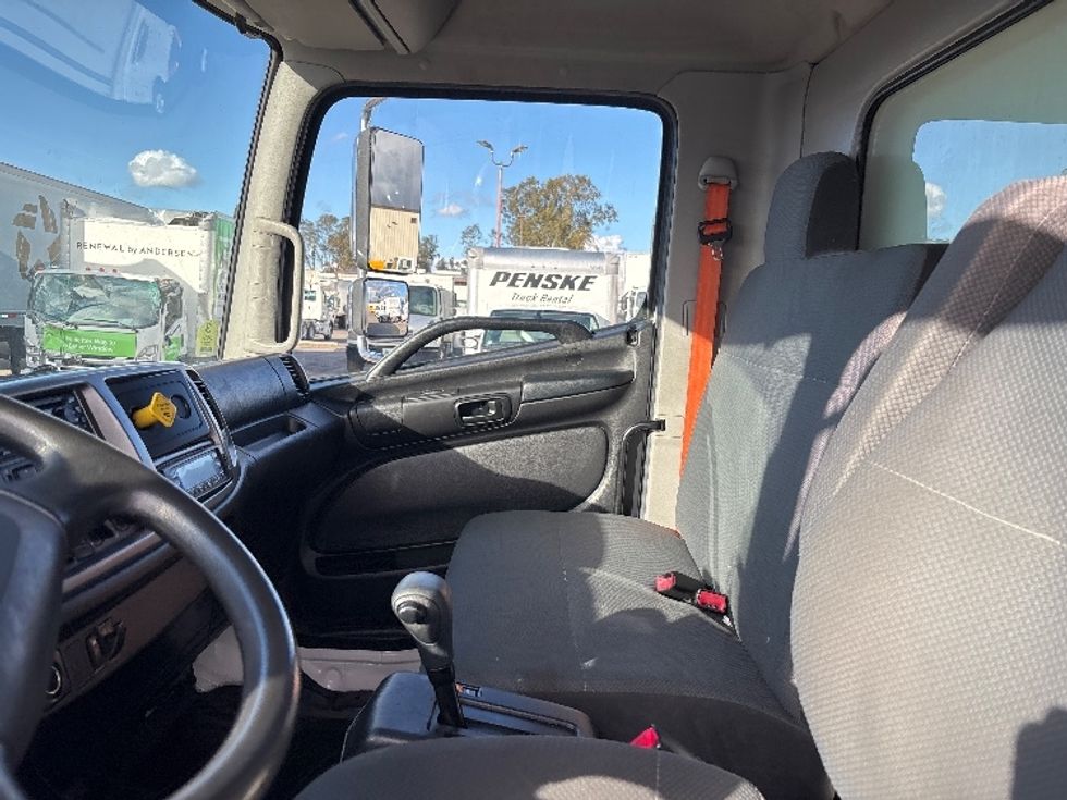 Refrigerated Truck-Light and Medium Duty Trucks-Hino-2019-268-Fresno-CA-72,024\n\t\tmiles-$ 72,500 - Image 18