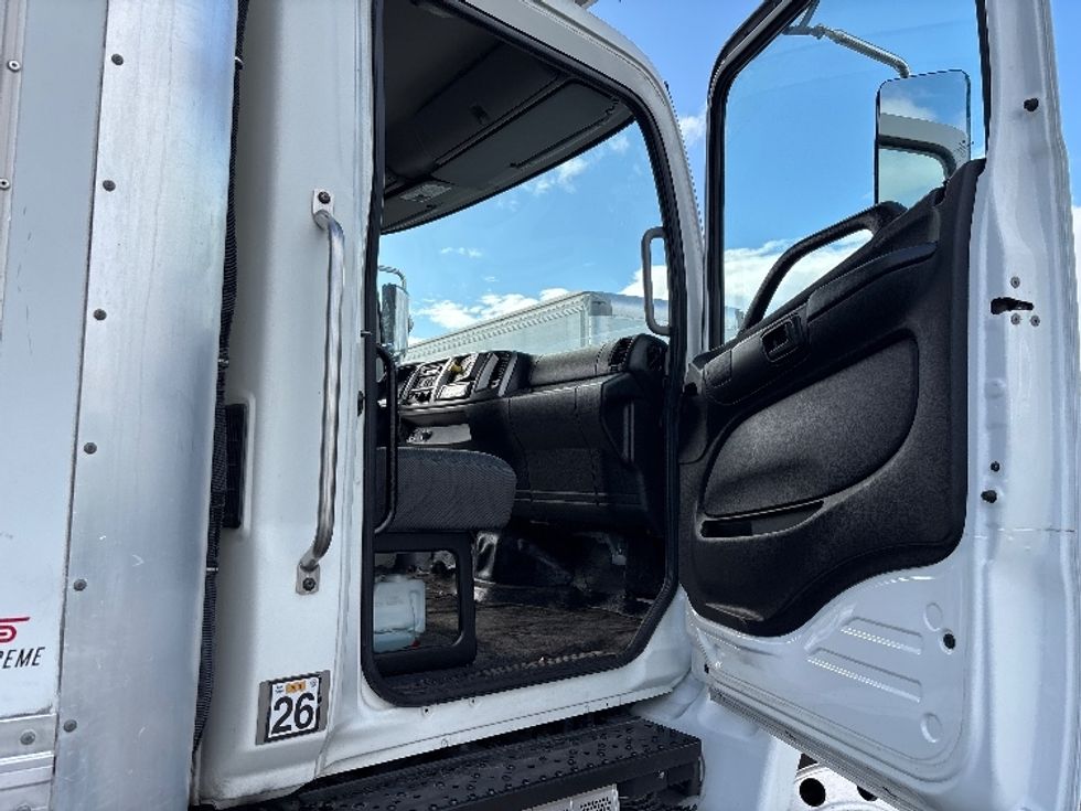 Refrigerated Truck-Light and Medium Duty Trucks-Hino-2019-268-Fresno-CA-79,063\n\t\tmiles-$ 72,000 - Image 19
