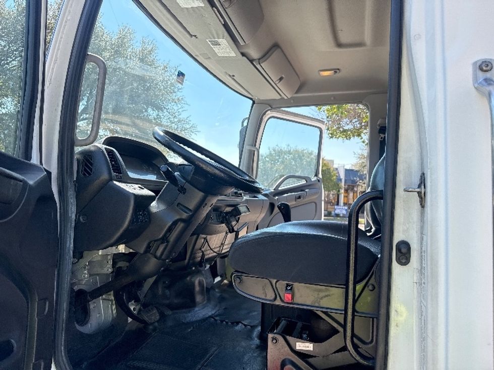 Refrigerated Truck-Light and Medium Duty Trucks-Hino-2019-268-Garland-TX-181,493\n\t\tmiles-$ 53,250 - Image 16