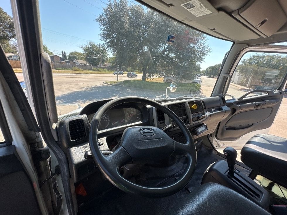 Refrigerated Truck-Light and Medium Duty Trucks-Hino-2019-268-Garland-TX-181,493\n\t\tmiles-$ 53,250 - Image 18