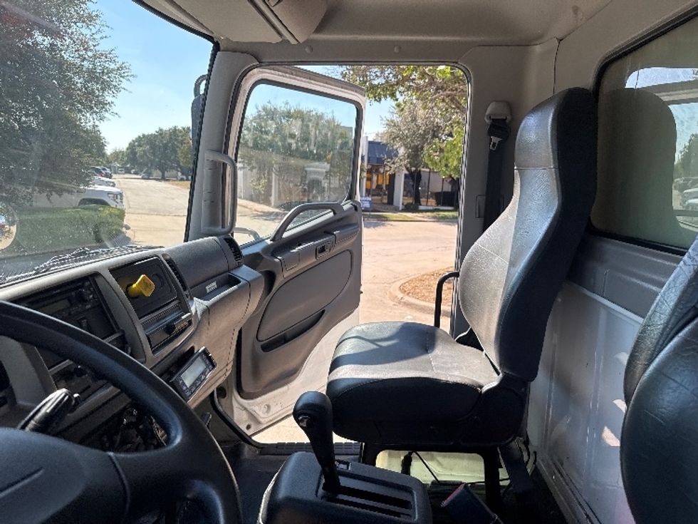 Refrigerated Truck-Light and Medium Duty Trucks-Hino-2019-268-Garland-TX-181,493\n\t\tmiles-$ 53,250 - Image 19