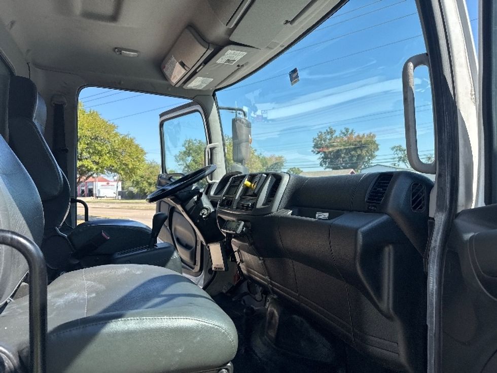 Refrigerated Truck-Light and Medium Duty Trucks-Hino-2019-268-Garland-TX-181,493\n\t\tmiles-$ 53,250 - Image 20