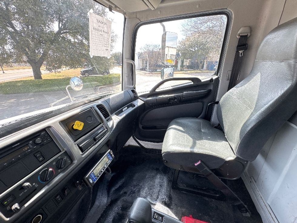 Refrigerated Truck-Light and Medium Duty Trucks-Hino-2019-268-Garland-TX-237,618\n\t\tmiles-$ 43,250 - Image 19