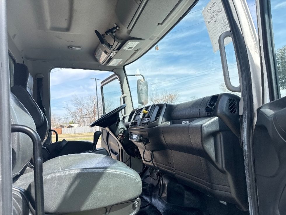 Refrigerated Truck-Light and Medium Duty Trucks-Hino-2019-268-Garland-TX-237,618\n\t\tmiles-$ 43,250 - Image 20