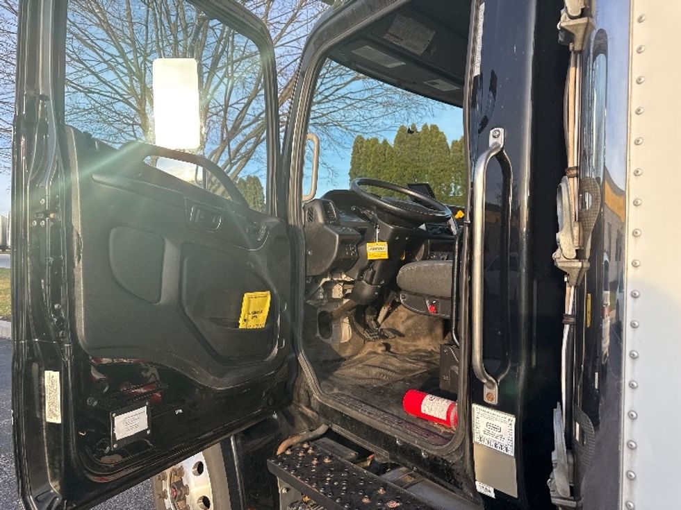 Refrigerated Truck-Light and Medium Duty Trucks-Hino-2019-268-Harrisburg-PA-157,827\n\t\tmiles-$ 38,250 - Image 16