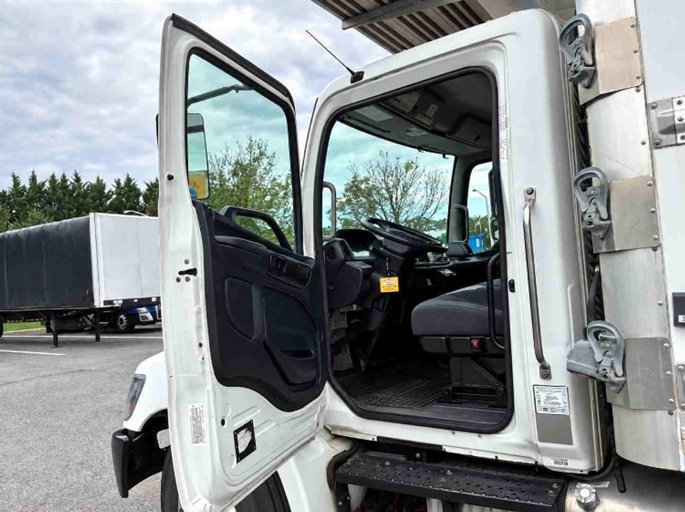 Refrigerated Truck-Light and Medium Duty Trucks-Hino-2019-268-Harrisburg-PA-349,203\n\t\tmiles-$ 32,500 - Image 16