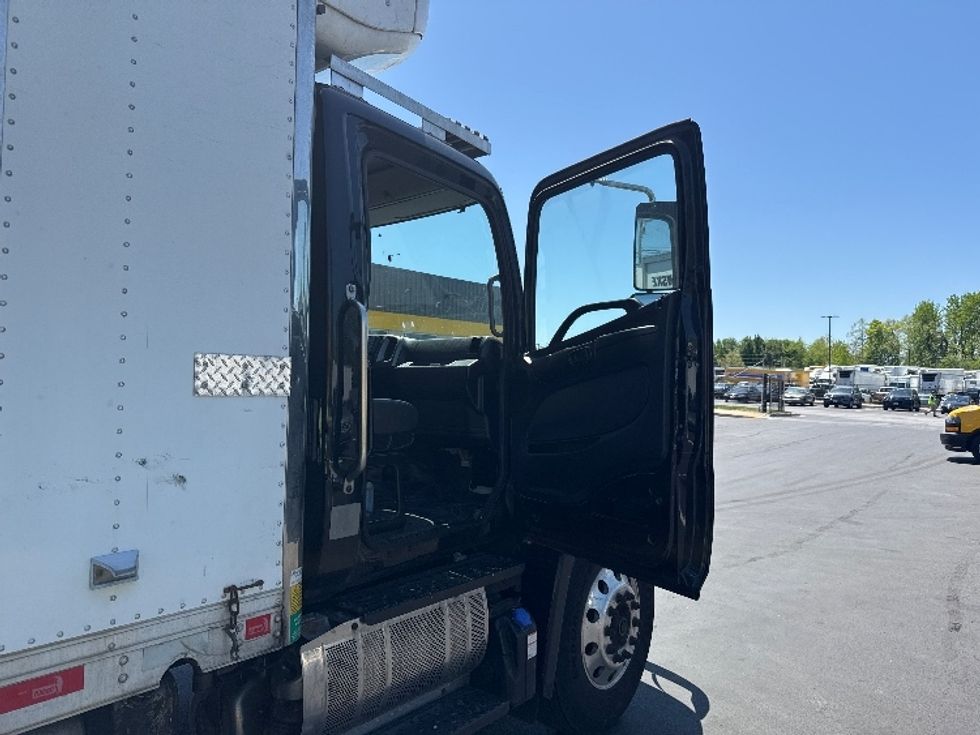 Refrigerated Truck-Light and Medium Duty Trucks-Hino-2019-268-Jessup-MD-136,118\n\t\tmiles-$ 50,000 - Image 16