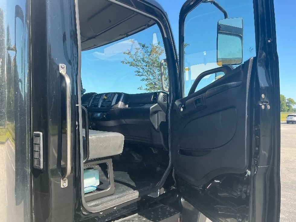 Refrigerated Truck-Light and Medium Duty Trucks-Hino-2019-268-Mobile-AL-144,800\n\t\tmiles-$ 54,500 - Image 20