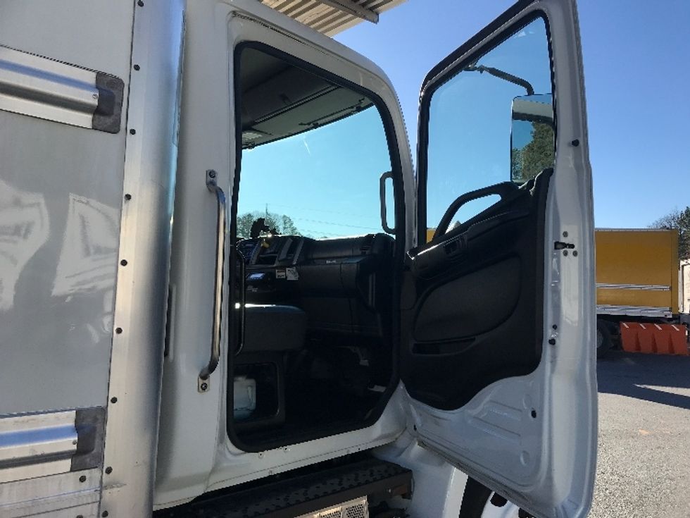 Refrigerated Truck-Light and Medium Duty Trucks-Hino-2019-268-Norcross-GA-147,844\n\t\tmiles-$ 76,250 - Image 20
