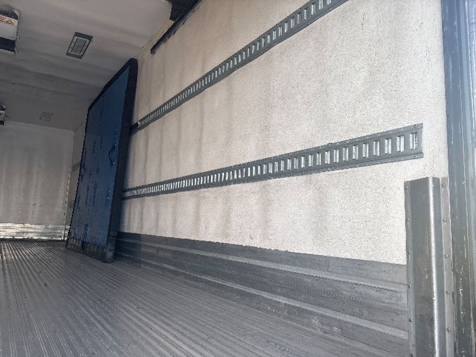 Refrigerated Truck-Light and Medium Duty Trucks-Hino-2019-268-Ocala-FL-385,994\n\t\tmiles-$ 27,750 - Image 12