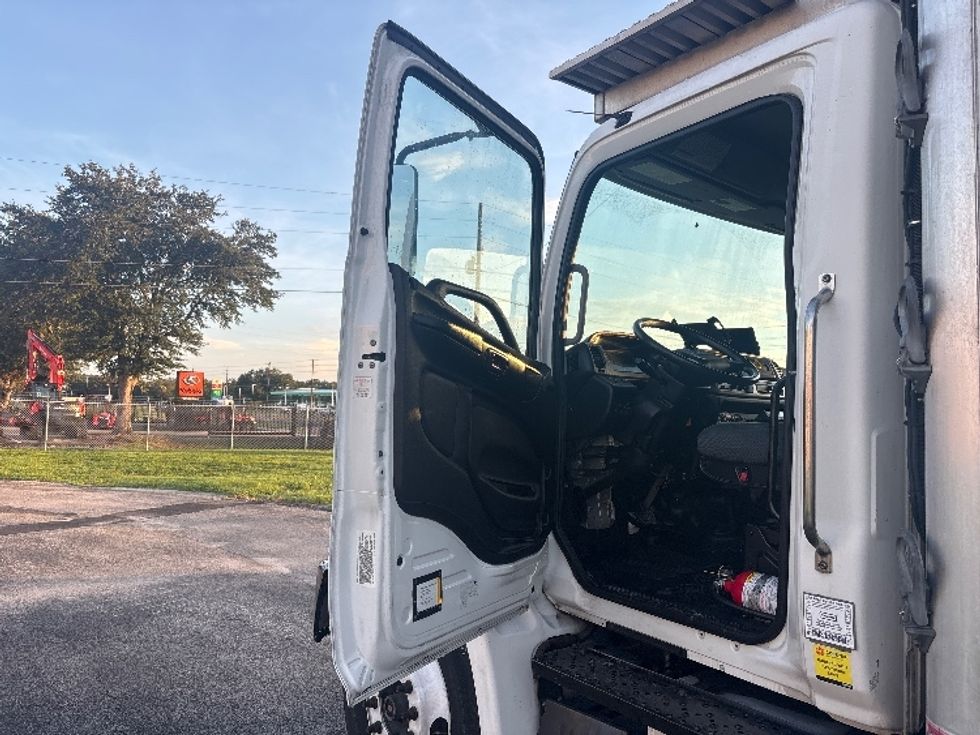 Refrigerated Truck-Light and Medium Duty Trucks-Hino-2019-268-Ocala-FL-385,994\n\t\tmiles-$ 27,750 - Image 16