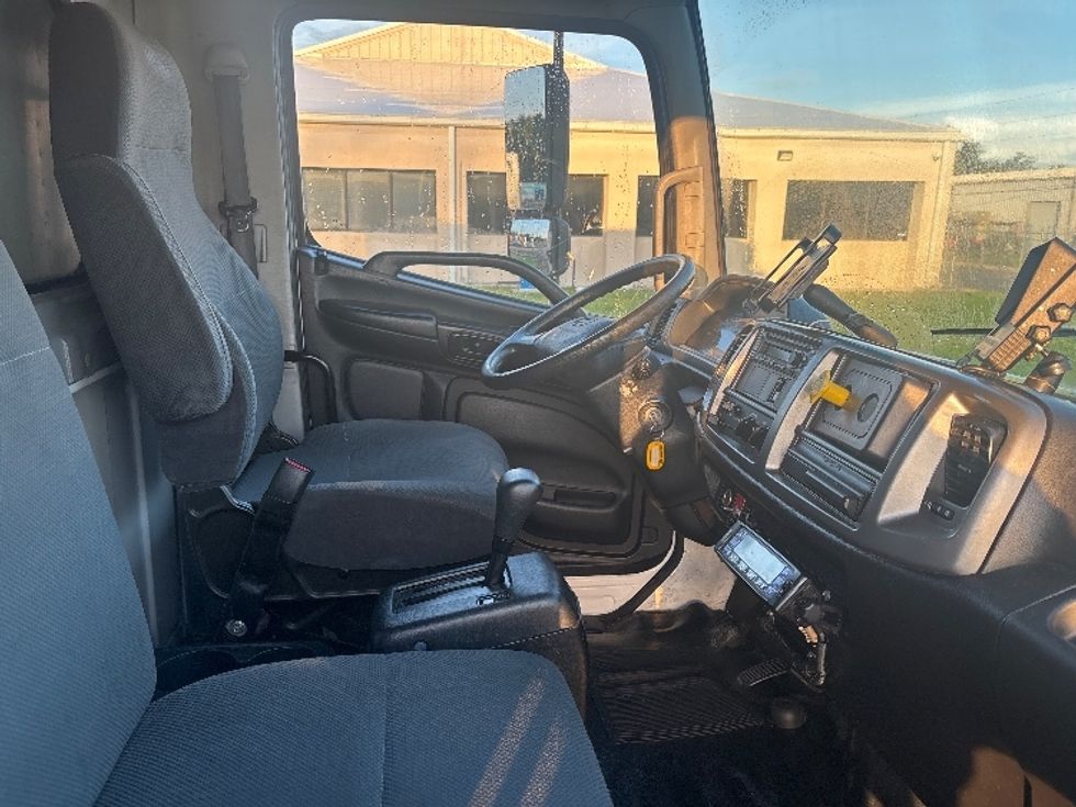 Refrigerated Truck-Light and Medium Duty Trucks-Hino-2019-268-Ocala-FL-385,994\n\t\tmiles-$ 27,750 - Image 22