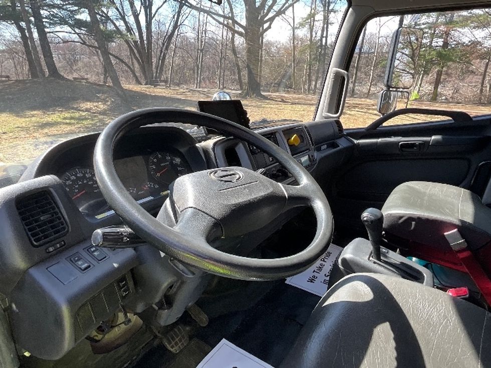 2019 Hino Conventional Type Truck photo 13
