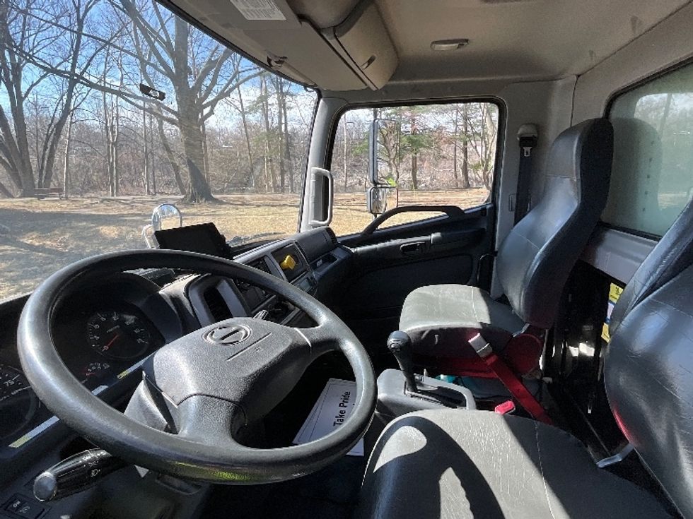 2019 Hino Conventional Type Truck photo 14