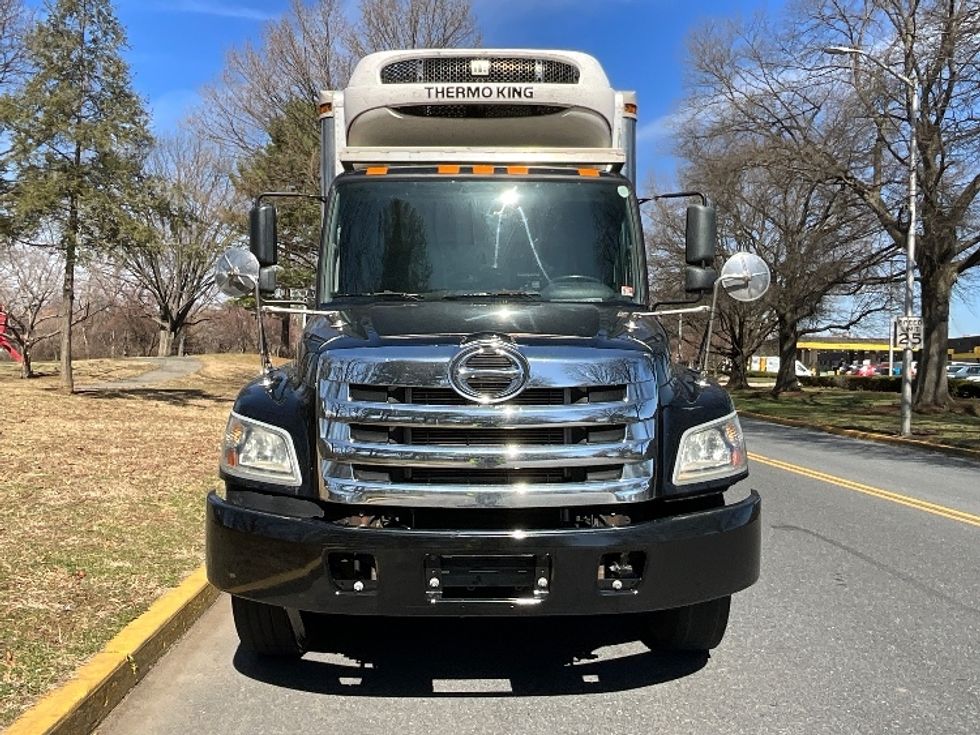 2019 Hino Conventional Type Truck photo 2