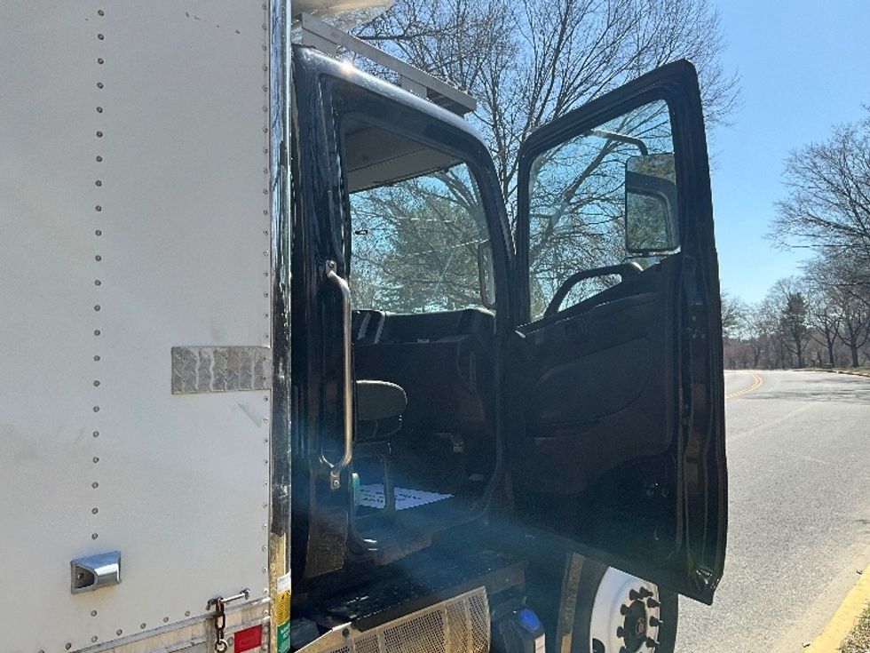 2019 Hino Conventional Type Truck photo 15