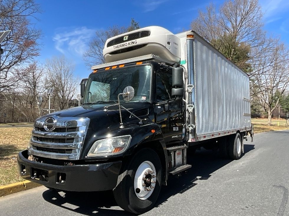 2019 Hino Conventional Type Truck photo 3