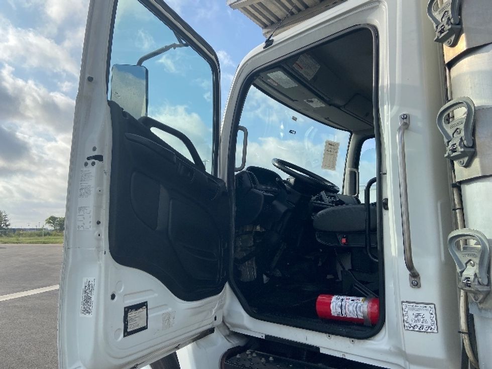 Refrigerated Truck-Light and Medium Duty Trucks-Hino-2019-268-San Antonio-TX-225,818\n\t\tmiles-$ 46,250 - Image 15
