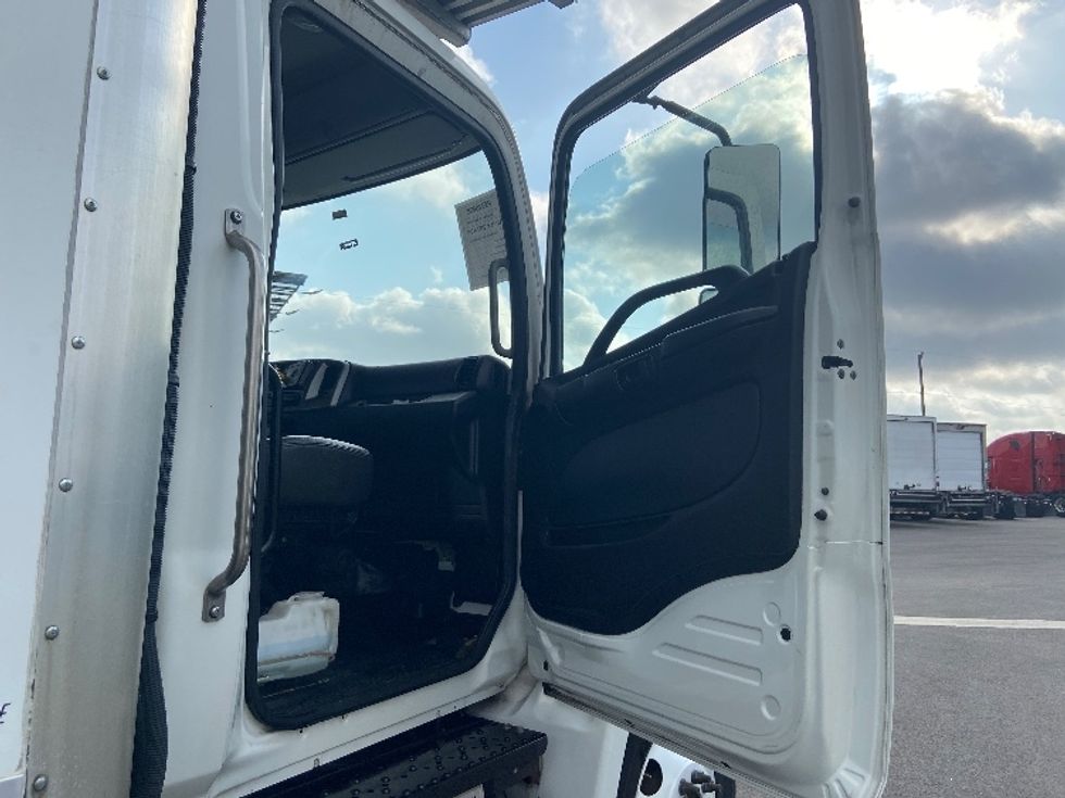 Refrigerated Truck-Light and Medium Duty Trucks-Hino-2019-268-San Antonio-TX-225,818\n\t\tmiles-$ 46,250 - Image 19