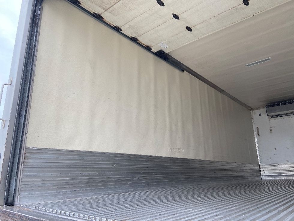 Refrigerated Truck-Light and Medium Duty Trucks-Hino-2019-268-San Antonio-TX-277,895\n\t\tmiles-$ 37,500 - Image 10