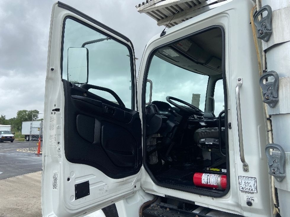 Refrigerated Truck-Light and Medium Duty Trucks-Hino-2019-268-San Antonio-TX-277,895\n\t\tmiles-$ 37,500 - Image 15