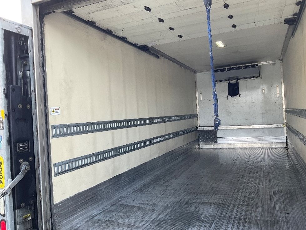 Refrigerated Truck-Light and Medium Duty Trucks-Hino-2019-268-Torrance-CA-114,115\n\t\tmiles-$ 57,750 - Image 11