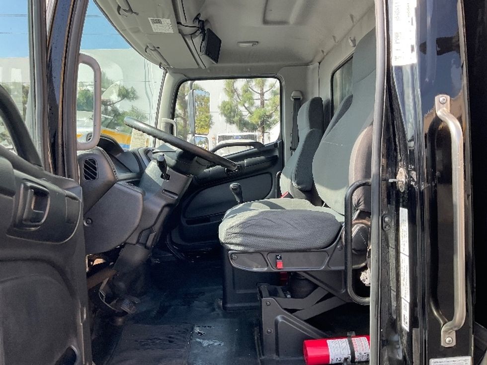 Refrigerated Truck-Light and Medium Duty Trucks-Hino-2019-268-Torrance-CA-114,115\n\t\tmiles-$ 57,750 - Image 17