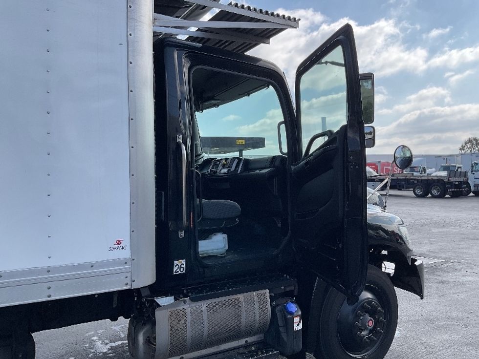 Refrigerated Truck-Light and Medium Duty Trucks-Hino-2019-268-Torrance-CA-114,115\n\t\tmiles-$ 57,750 - Image 20