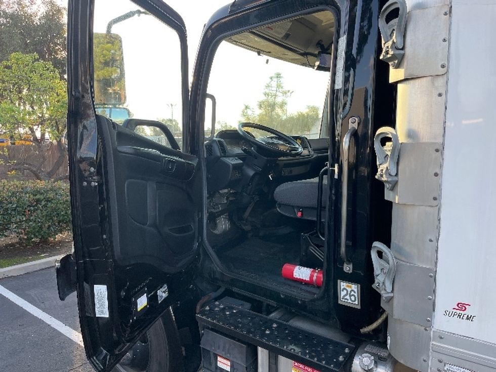Refrigerated Truck-Light and Medium Duty Trucks-Hino-2019-268-Torrance-CA-129,017\n\t\tmiles-$ 56,500 - Image 16