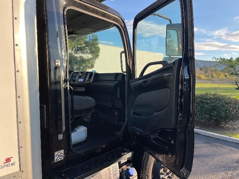 Refrigerated Truck-Light and Medium Duty Trucks-Hino-2019-268-Torrance-CA-129,017\n\t\tmiles-$ 56,500 - Image 17