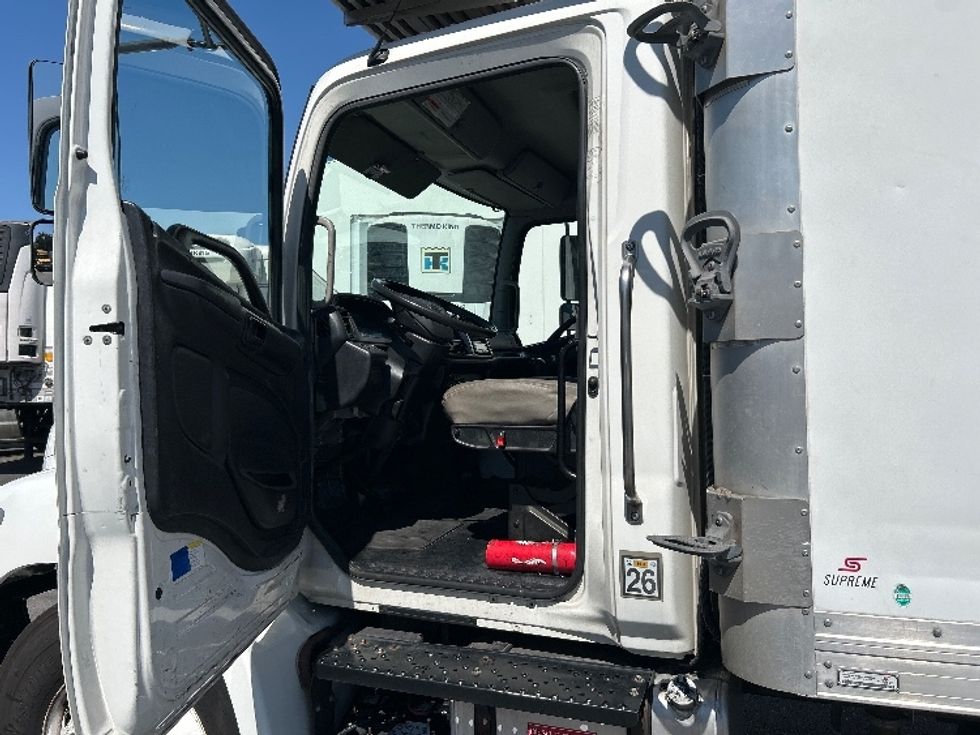 Refrigerated Truck-Light and Medium Duty Trucks-Hino-2019-268-Torrance-CA-145,992\n\t\tmiles-$ 55,750 - Image 15