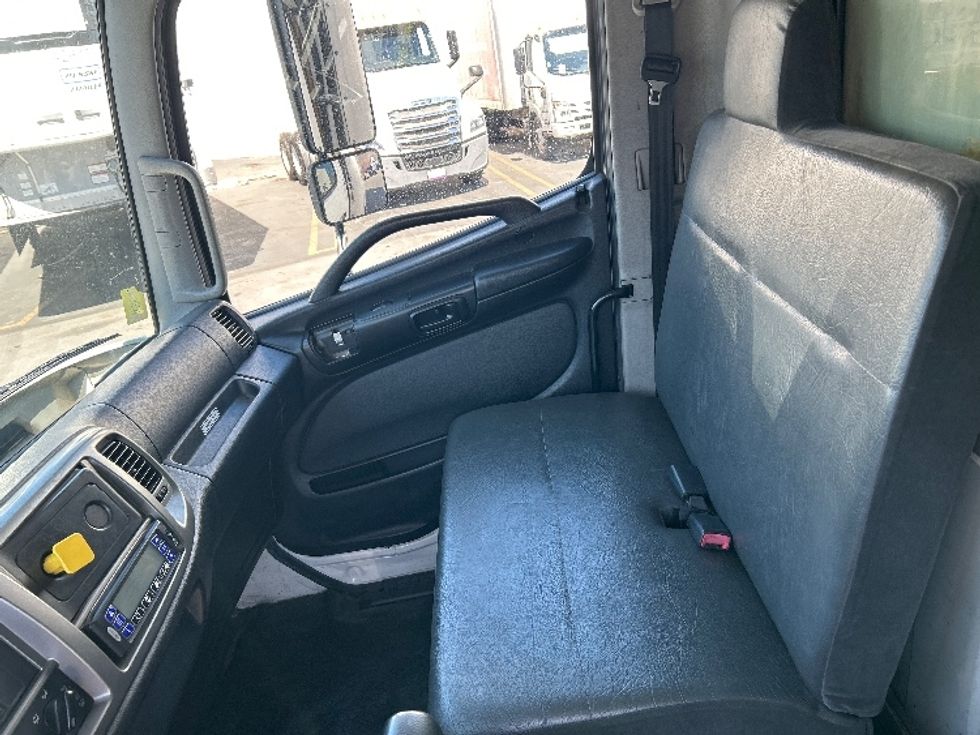Refrigerated Truck-Light and Medium Duty Trucks-Hino-2019-268-Torrance-CA-145,992\n\t\tmiles-$ 55,750 - Image 18