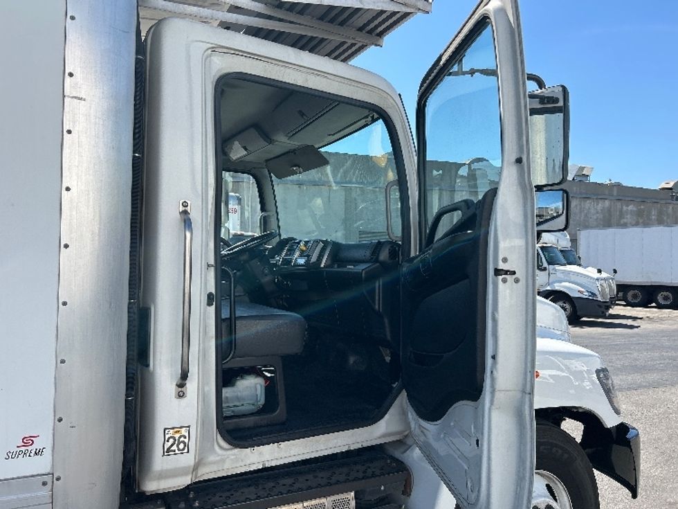 Refrigerated Truck-Light and Medium Duty Trucks-Hino-2019-268-Torrance-CA-145,992\n\t\tmiles-$ 55,750 - Image 19