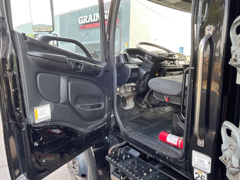 Refrigerated Truck-Light and Medium Duty Trucks-Hino-2019-268-Torrance-CA-168,751\n\t\tmiles-$ 48,250 - Image 16