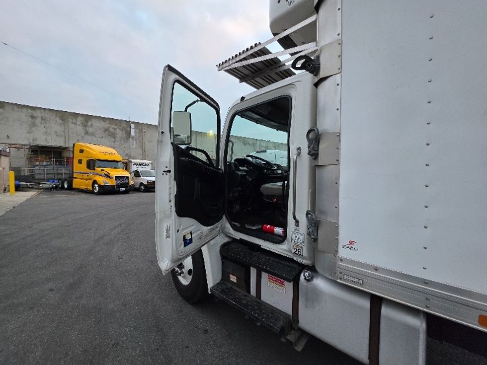 Refrigerated Truck-Light and Medium Duty Trucks-Hino-2019-268-Torrance-CA-172,040\n\t\tmiles-$ 68,250 - Image 16