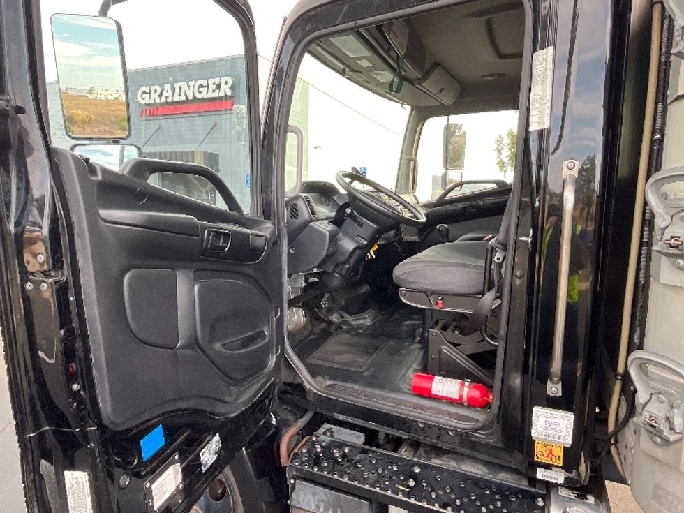 Refrigerated Truck-Light and Medium Duty Trucks-Hino-2019-268-Torrance-CA-184,937\n\t\tmiles-$ 45,750 - Image 15
