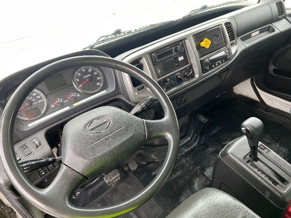 2019 Hino Conventional Type Truck photo 14