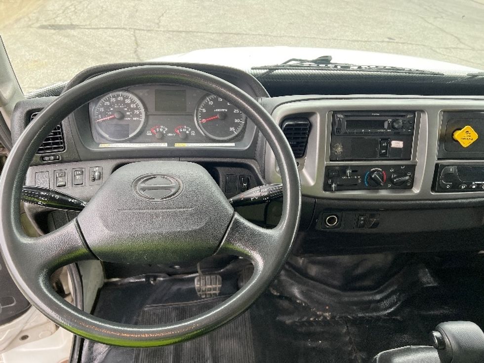 2019 Hino Conventional Type Truck photo 15