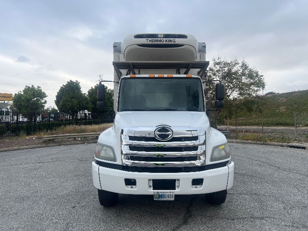 2019 Hino Conventional Type Truck photo 2