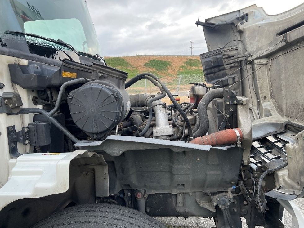 2019 Hino Conventional Type Truck photo 20