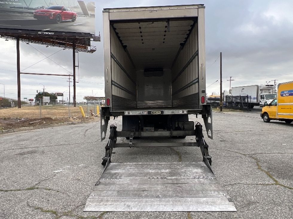 2019 Hino Conventional Type Truck photo 9