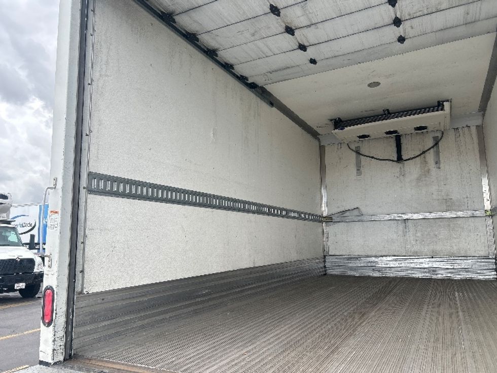 Refrigerated Truck-Light and Medium Duty Trucks-Hino-2019-268-Torrance-CA-193,391\n\t\tmiles-$ 39,750 - Image 11