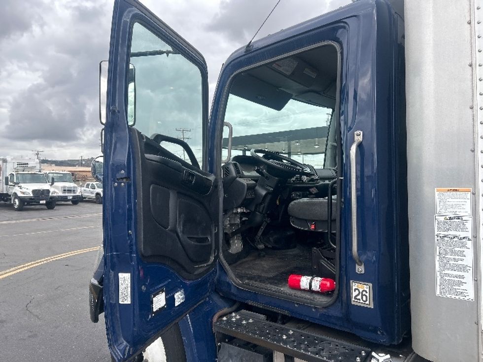 Refrigerated Truck-Light and Medium Duty Trucks-Hino-2019-268-Torrance-CA-193,391\n\t\tmiles-$ 39,750 - Image 16
