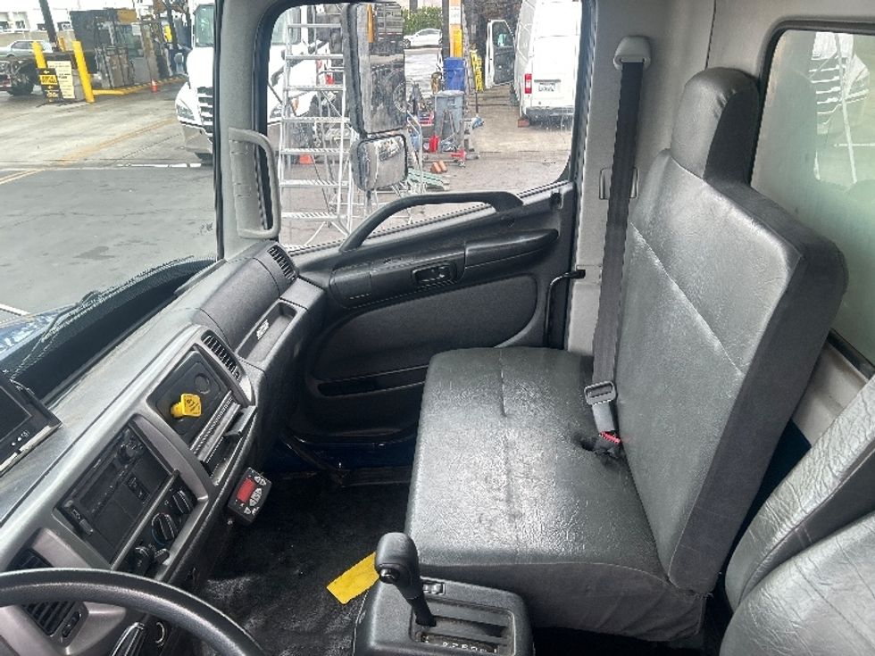 Refrigerated Truck-Light and Medium Duty Trucks-Hino-2019-268-Torrance-CA-193,391\n\t\tmiles-$ 39,750 - Image 19